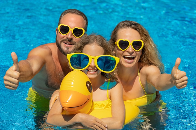 Piscine coque polyester : 10 avantages à connaitre