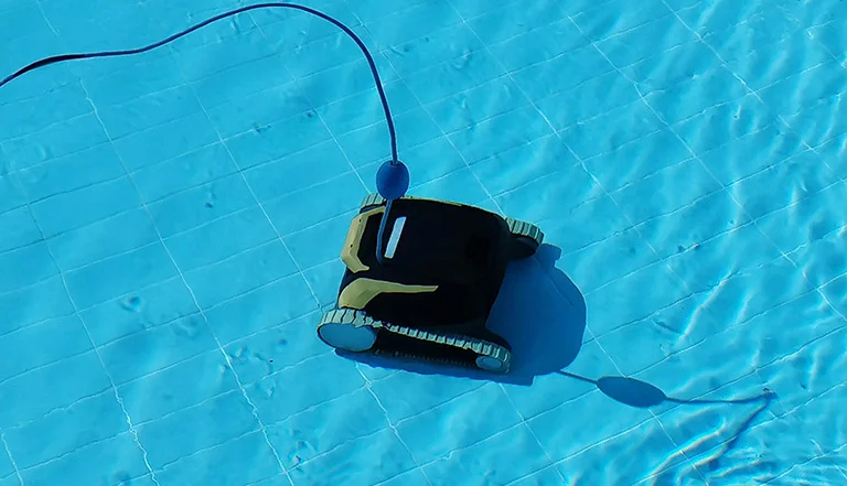 Robot pour nettoyage de piscine