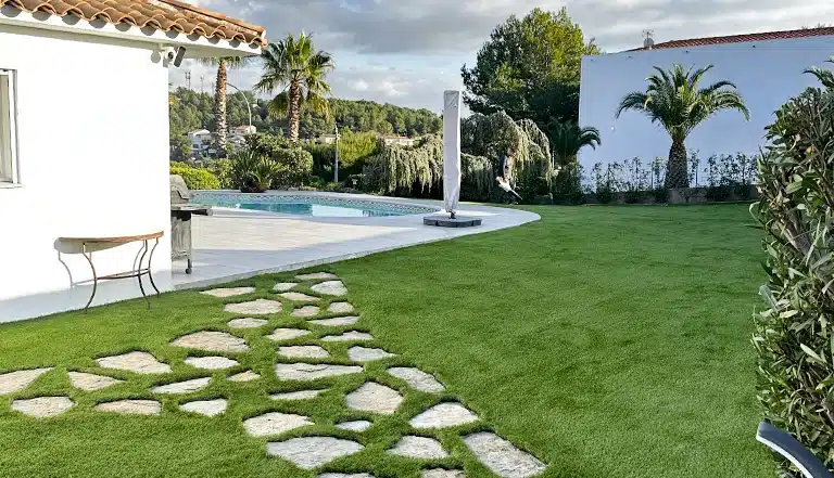 Quelle est la réelle longévité d'une fausse pelouse ?